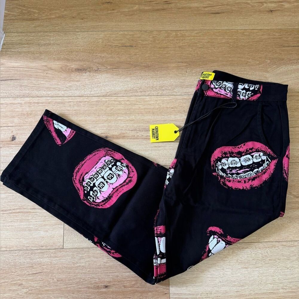 Chinatown Market MARKET Lips Graphic Jeans Men’s 36 Black Pink NWT Streetwear